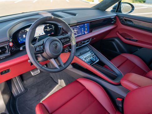 New 2026 Porsche Macan Turbo Electric AWD/4WD image 4