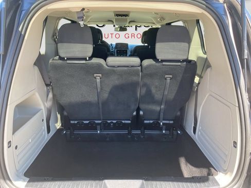 Used 2019 Dodge Grand Caravan SE FWD image 17