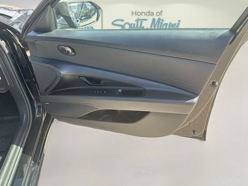 Used 2025 Hyundai Elantra Limited FWD image 33