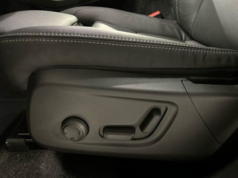 New 2026 Volvo XC40 B5 Plus w/ Climate Package AWD/4WD image 11