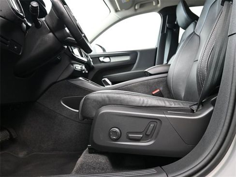 Used 2024 Volvo XC40 B5 Plus image 16