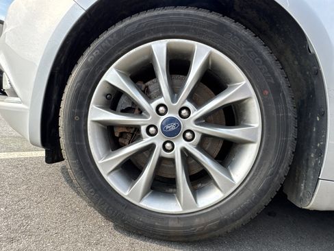 Used 2018 Ford Fusion Energi Titanium FWD image 13
