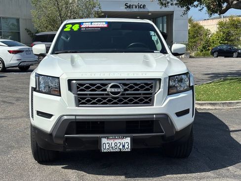 Certified 2024 Nissan Frontier SV RWD image 10