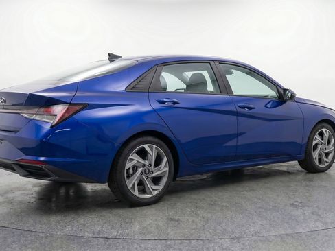 Used 2025 Hyundai Elantra Limited image 9