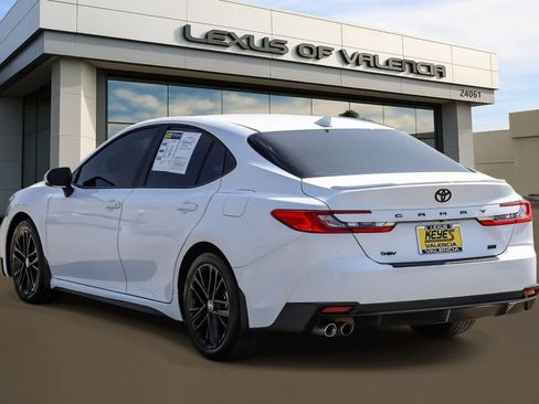 Used 2025 Toyota Camry SE FWD image 2