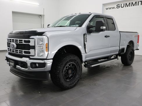 Used 2024 Ford F250 XLT w/ FX4 Off-Road Package AWD/4WD image 7