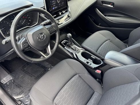 Used 2025 Toyota Corolla SE w/ SE Package FWD image 4