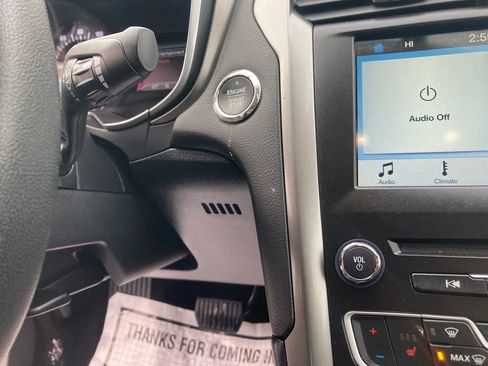 Used 2017 Ford Fusion SE w/ Fusion SE Technology Package image 21