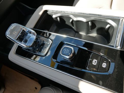 New 2026 Volvo XC90 B5 Plus image 9