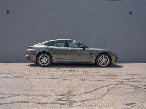 Used 2025 Porsche Panamera RWD image 8