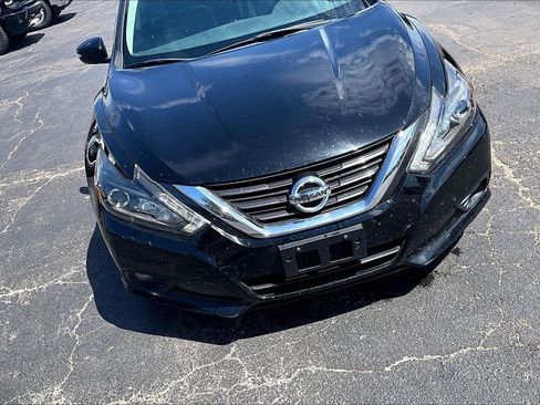 Used 2017 Nissan Altima 2.5 SL w/ 2.5 Technology Package FWD image 3