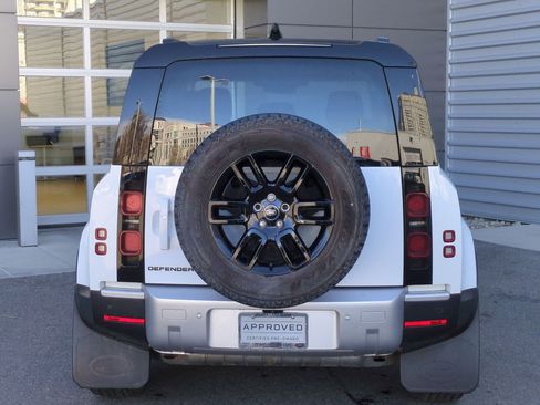Used 2025 Land Rover Defender 110 S image 9