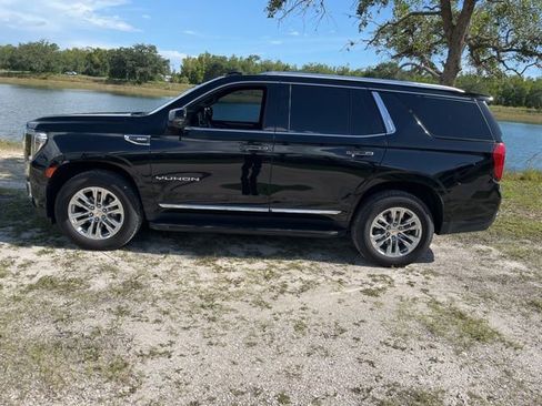 Used 2023 GMC Yukon SLT w/ SLT Luxury Package AWD/4WD image 4