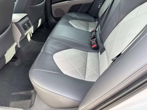 Used 2018 Toyota Camry image 16