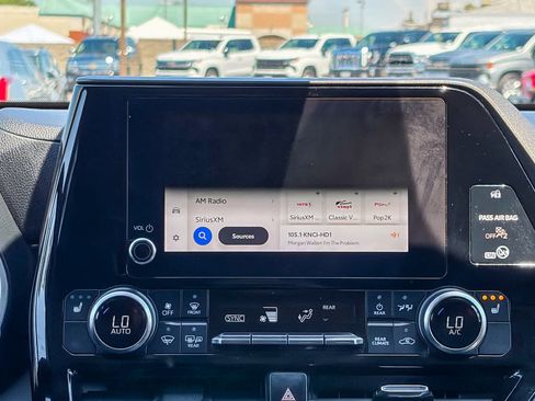 Used 2023 Toyota Highlander XLE FWD image 13