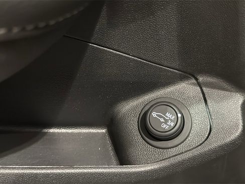 Used 2022 GMC Terrain SLT w/ Tech Package image 23