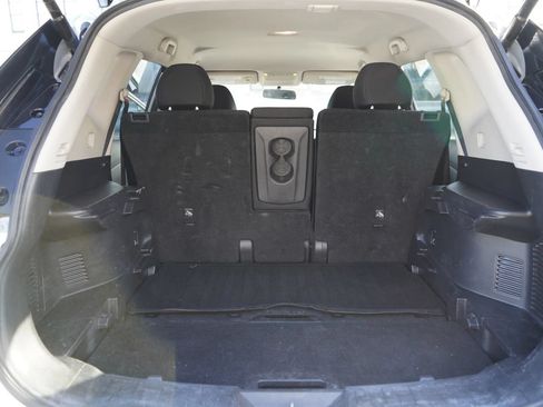 Used 2018 Nissan Rogue SV FWD image 26