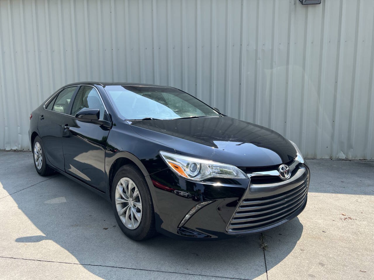 Used 2017 Toyota Camry LE w/ Moonroof Package FWD image 1