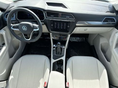 Certified 2023 Volkswagen Tiguan SE FWD image 24