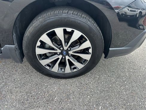 Used 2017 Subaru Outback 2.5i Limited w/ Popular Package #5 image 3