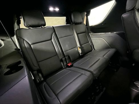 Used 2025 GMC Yukon Denali AWD/4WD image 23
