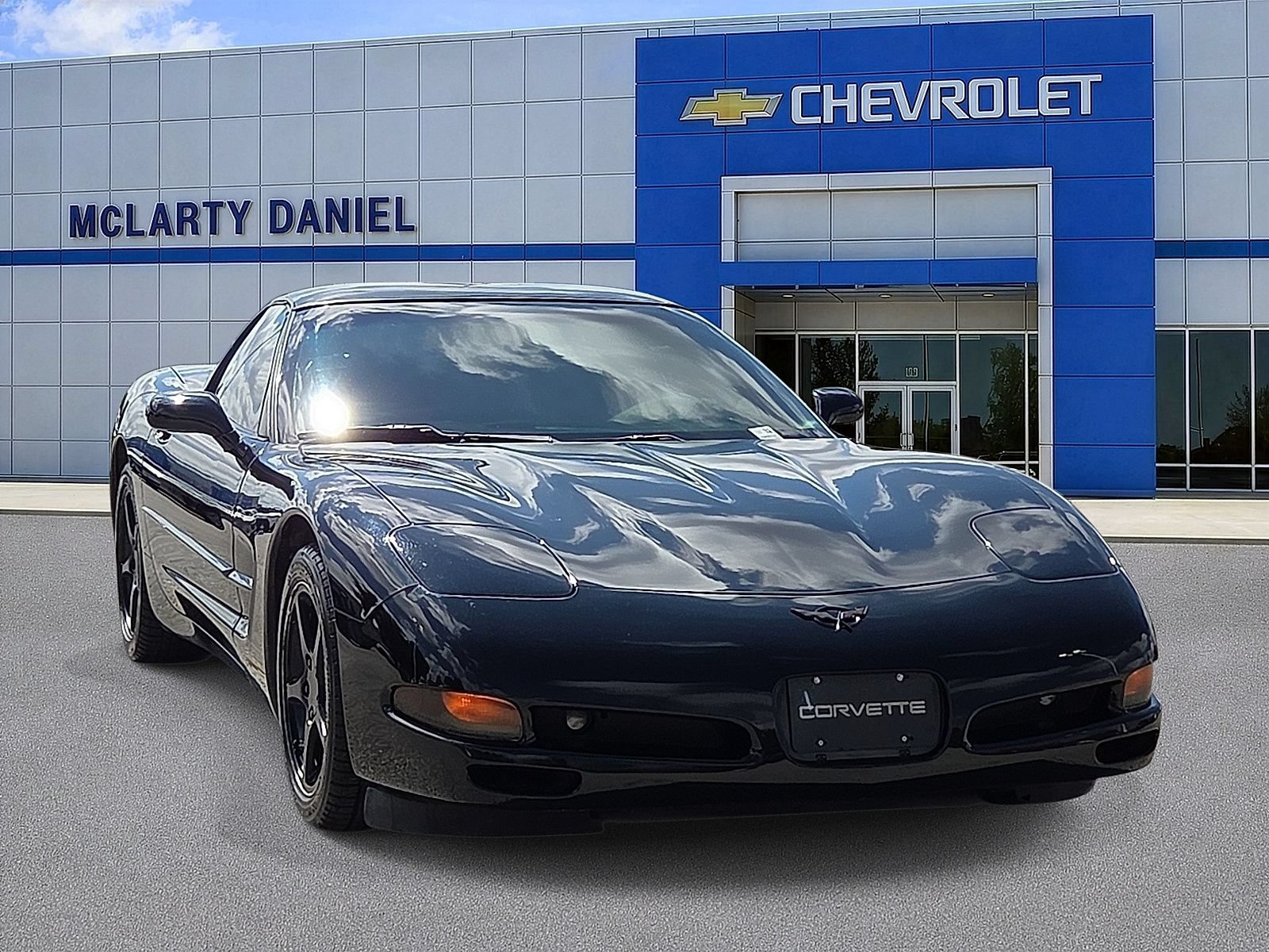 Used 2002 Chevrolet Corvette Coupe w/ Preferred Equipment Group2 RWD image 1