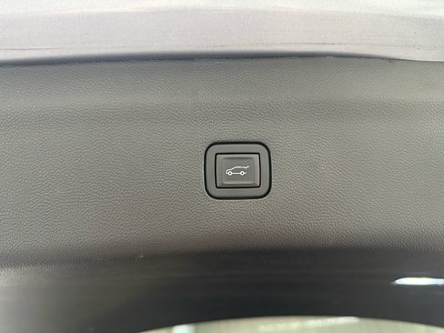 Used 2024 Buick Enclave Essence w/ Experience Buick Package AWD/4WD image 9