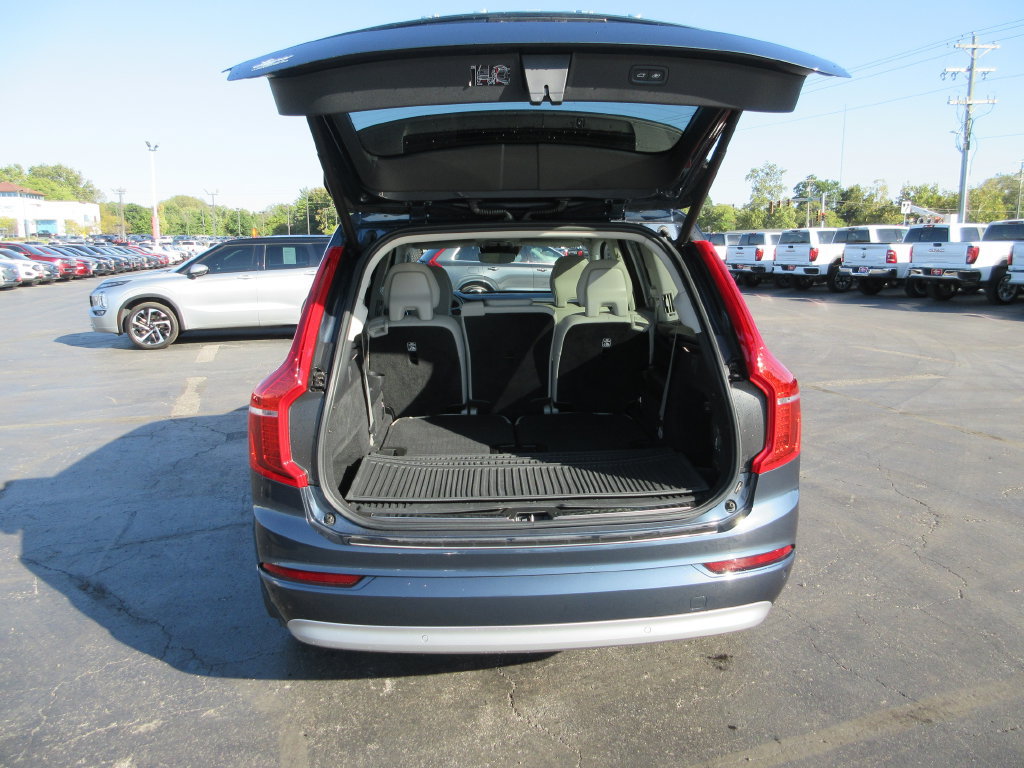 Used 2022 Volvo XC90 T6 Momentum w/ Advanced Package AWD/4WD image 8