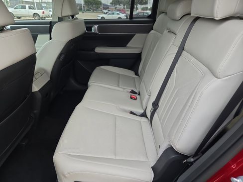 Used 2025 Hyundai Santa Fe SEL FWD image 27