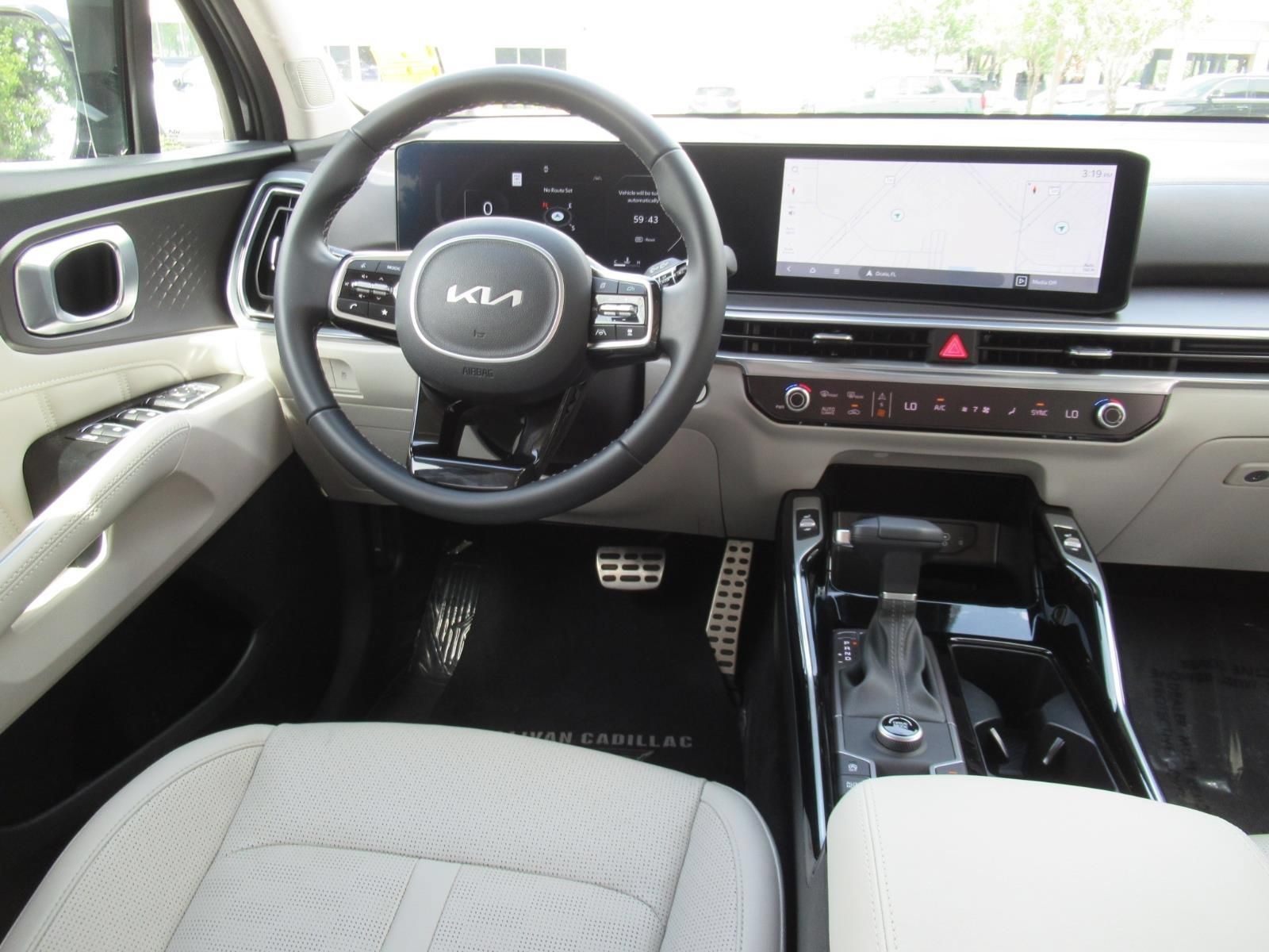Used 2025 Kia Sorento SX FWD image 13