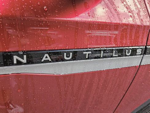 Used 2024 Lincoln Nautilus Premier image 26