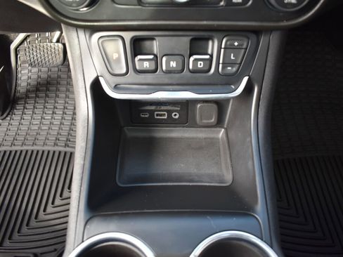 Used 2019 GMC Terrain SLT w/ Preferred Package image 24