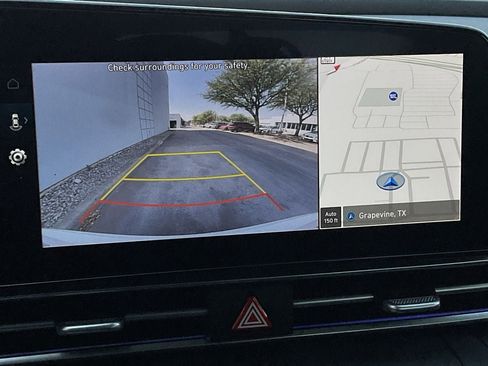 Used 2025 Hyundai Elantra SEL image 31