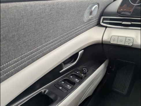 Used 2023 Hyundai Elantra Limited image 18