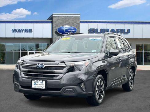 Used 2025 Subaru Forester Premium AWD/4WD image 2