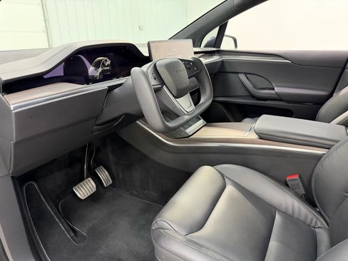 Used 2023 Tesla Model X image 12