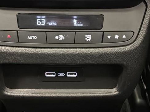 Used 2023 Honda Pilot Touring image 9