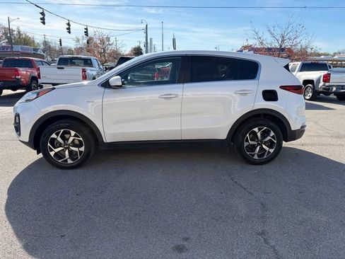 Used 2022 Kia Sportage LX AWD/4WD image 3