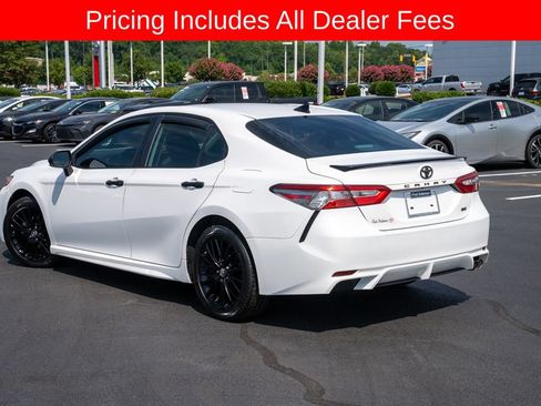 Used 2019 Toyota Camry SE FWD image 3
