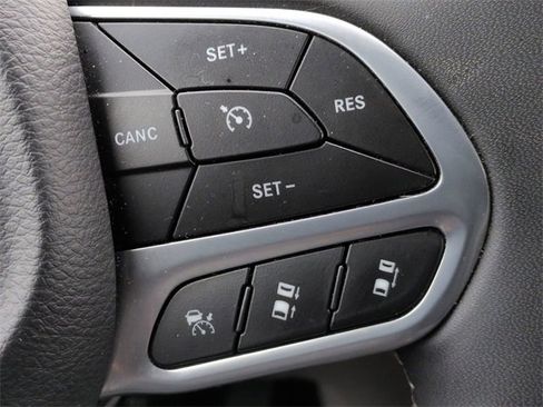 Certified 2024 Chrysler Pacifica Touring-L image 19