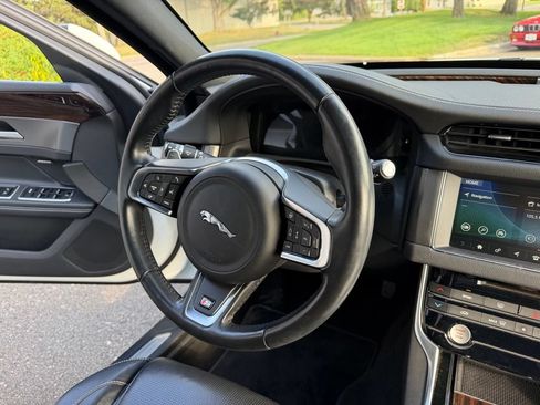 Used 2018 Jaguar XF S AWD/4WD image 34