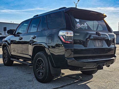 Used 2024 Toyota 4Runner SR5 AWD/4WD image 4