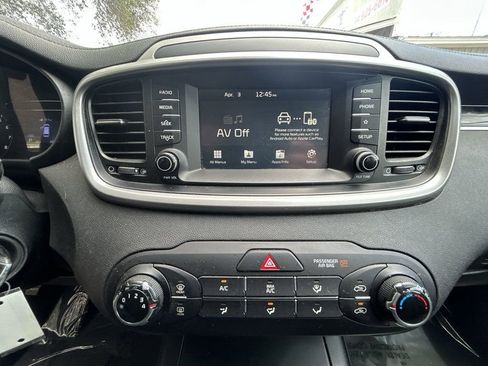 Used 2019 Kia Sorento L image 17