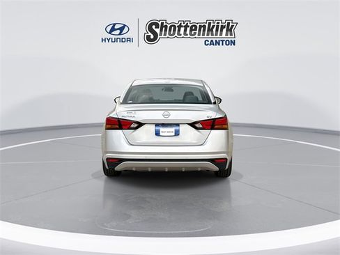 Used 2023 Nissan Altima 2.5 SV image 7