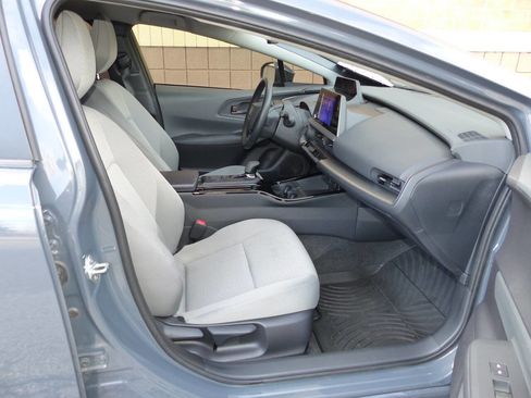 Used 2024 Toyota Prius LE FWD image 32
