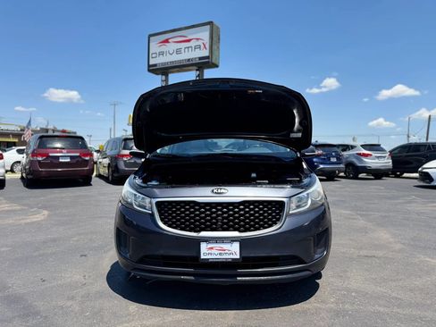 Used 2017 Kia Sedona LX w/ LX Essentials Premium Package FWD image 14
