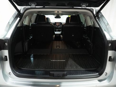 Certified 2020 Toyota Highlander XLE image 6