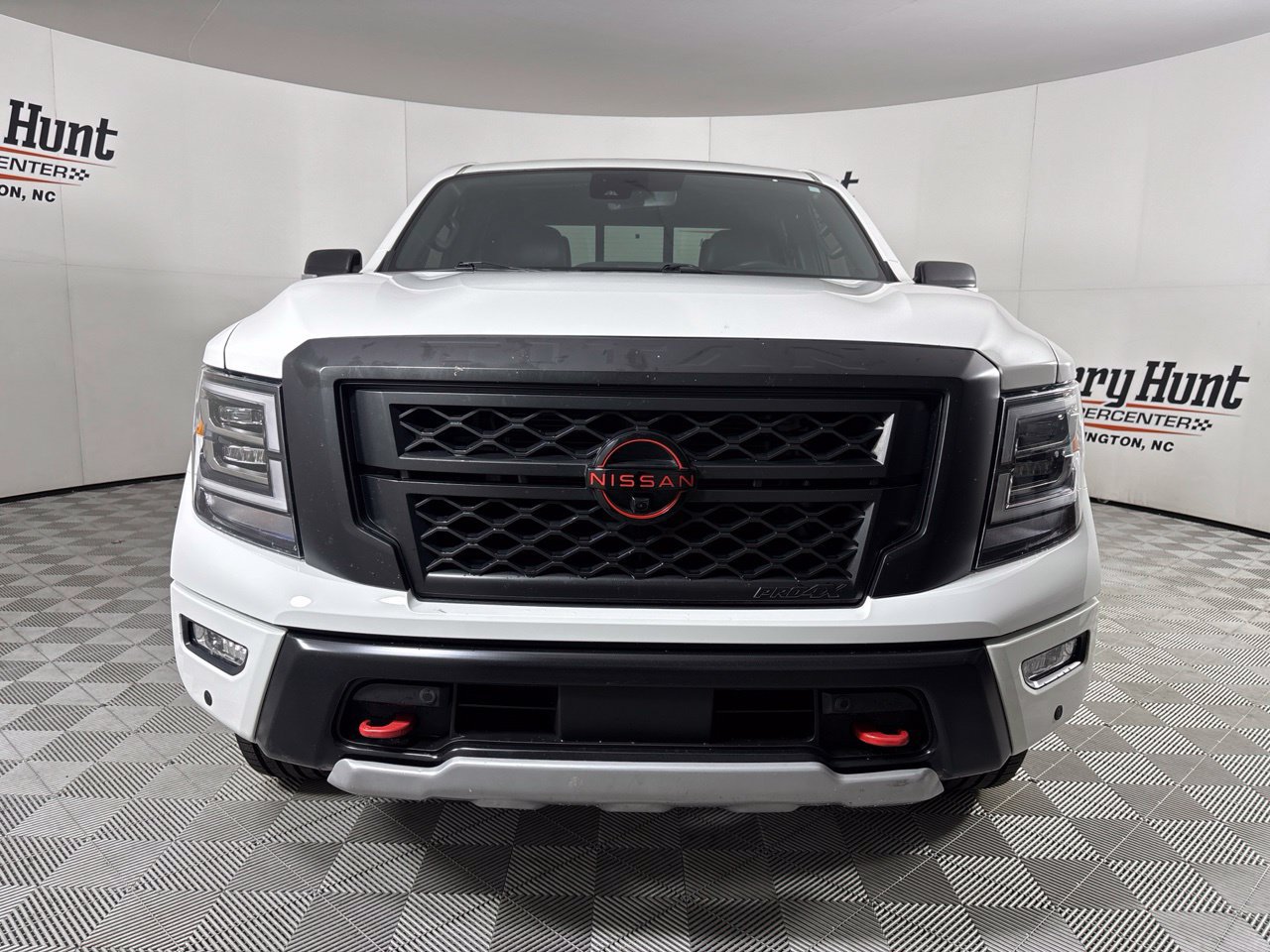 Used 2024 Nissan Titan PRO-4X w/ Pro-4x Convenience Package AWD/4WD image 2