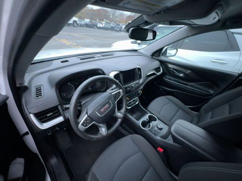 Used 2024 GMC Terrain SLE image 8
