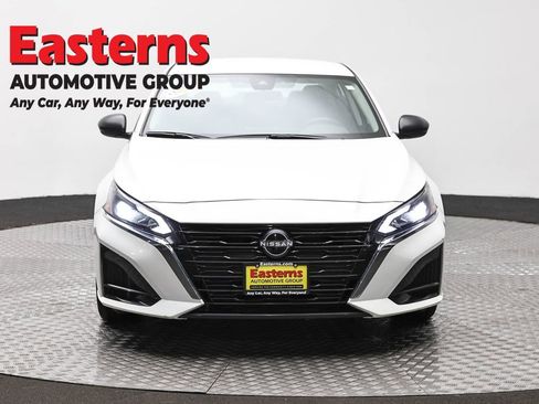 Used 2025 Nissan Altima 2.5 SV image 2